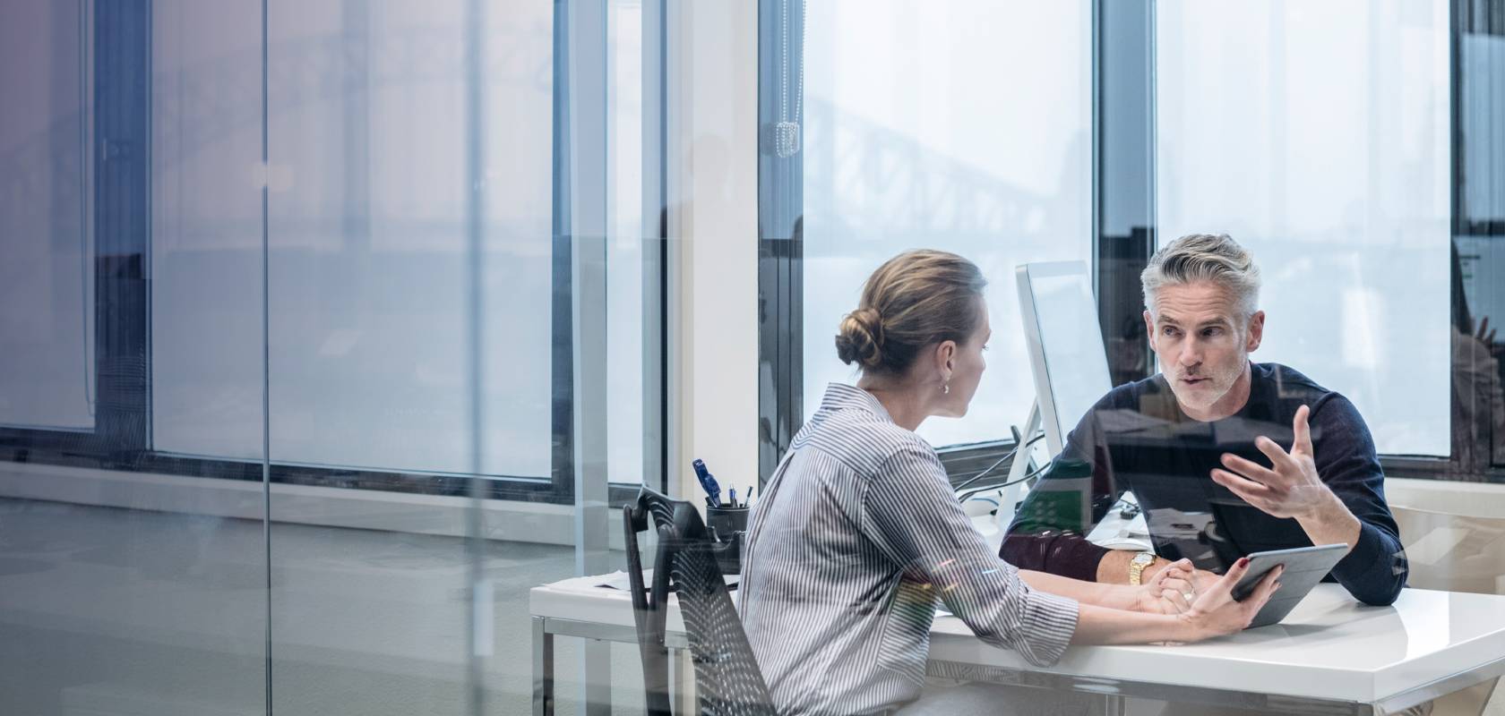 Consulting Mann und Frau beraten sich