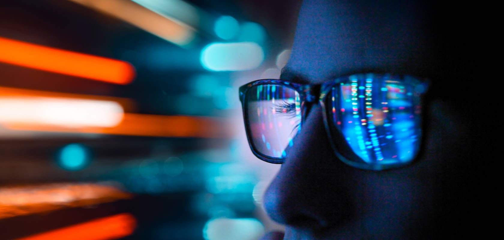 Technologie & Innovation Mann mit Brille Futuristisch